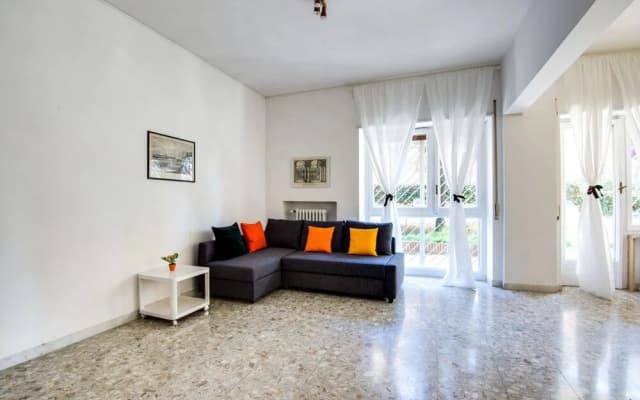Very Spacious 3 Beds Flat in a Great Area - photo 3