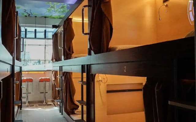 SNOOZE Capsule Hotel - photo 3