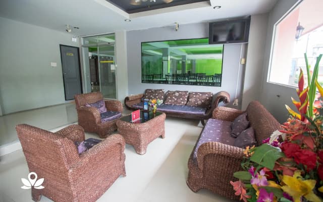 ZEN Rooms Watgate - photo 2