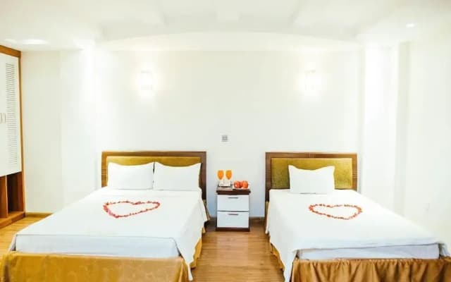 Hoang Gia Hotel 150 Nghi Tam HN-BayLux - photo 2