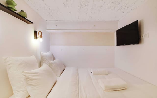 Charming Appt- 4p/1br- in the Heart of the Marais - photo 4