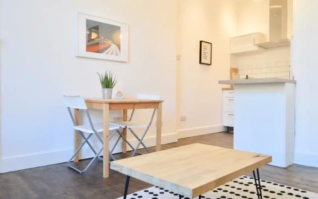 Bright Flat Near City Centre - photo 5