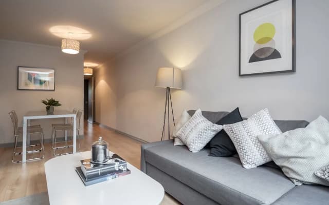 Hoxton 2 Bed Apartment by BaseToGo - photo 5