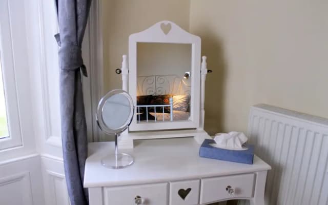 Silver Lining - Gilmore Place Apartment - photo 2
