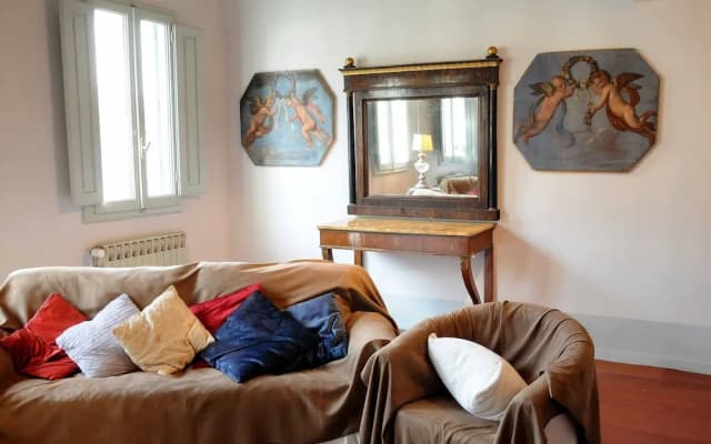 Cozy Central City Apartment - photo 5