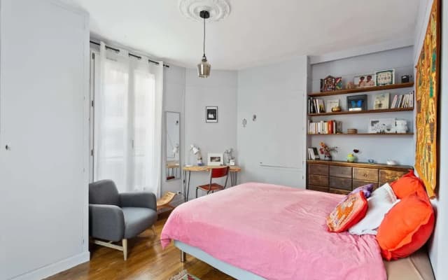 Spacious and Bright Duplex Located in the 19th - photo 3