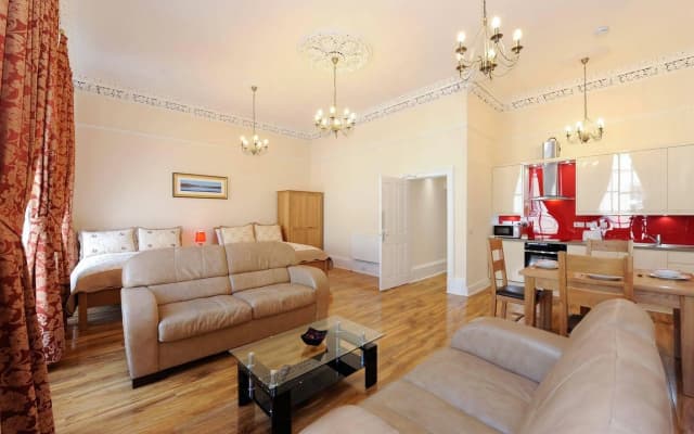 Edinburgh City Suites - photo 4