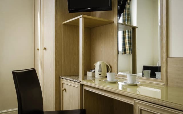 Hotel Henry VIII - photo 3
