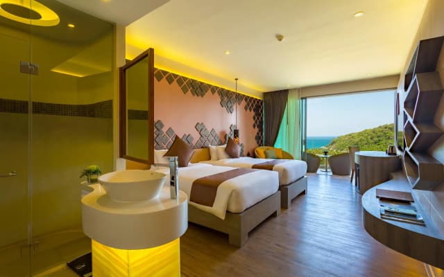 Crest Resort & Pool Villas - photo 5
