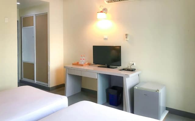 J Two S Pratunam Hotel (SHA Certified) - photo 3
