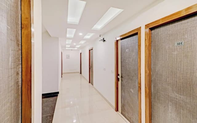 Collection O 81326 Hotel Dolphin - photo 4