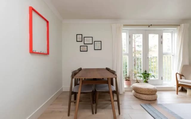 Stylish and Light 1 Bedroom Flat Near Victoria Park - photo 3