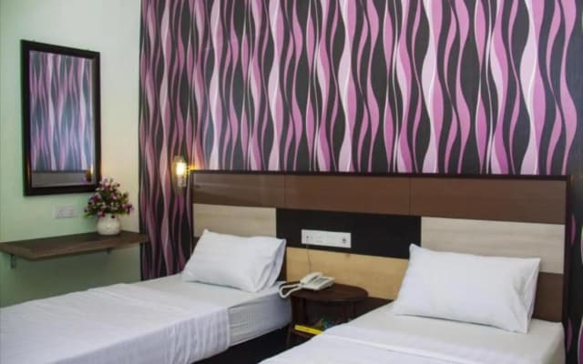 Midtown Villa Hotel - photo 5
