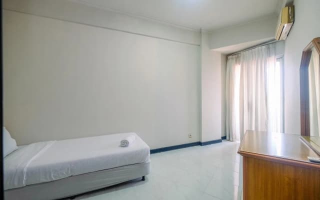 Spacious and Strategic 3Br Kondominium Juanda Apartment - photo 2