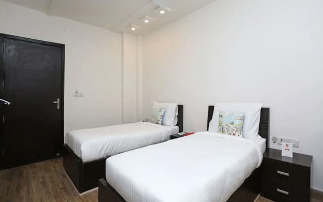 OYO Townhouse 281 Harsh Vihar Near M2K Cinemas Rohini - photo 3