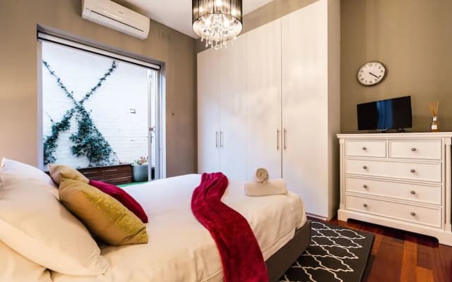 ELISE, 2BDR Windsor House - photo 2