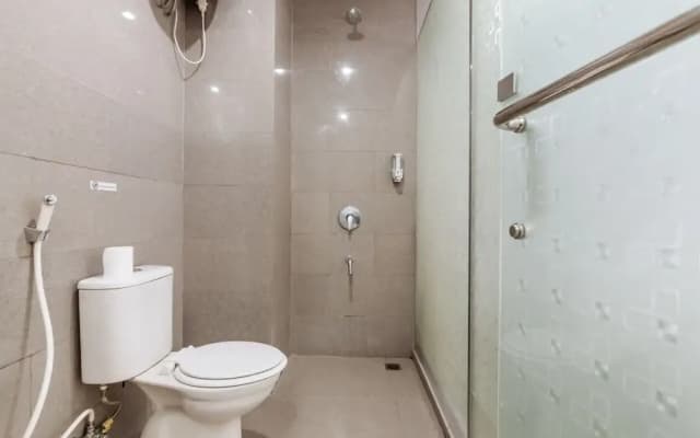 RedDoorz Plus near Mall Taman Anggrek 2 - photo 4
