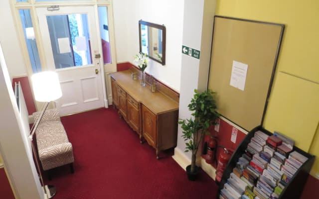 Thornfield Guest House - photo 2