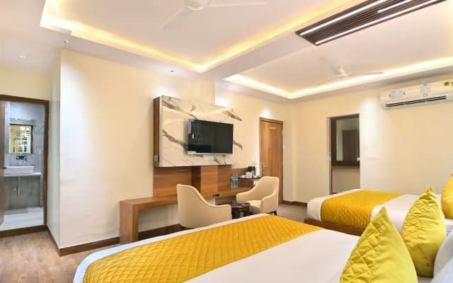 Hotel Saina International - photo 2