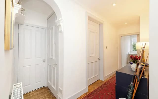 Spacious 2-Bedroom Ground Floor Flat - photo 4