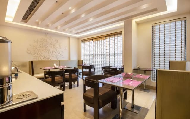 FabHotel Sarita Vihar - photo 2
