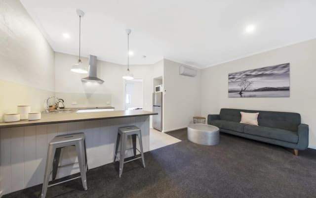 Moonlight Bay Apartments - photo 4