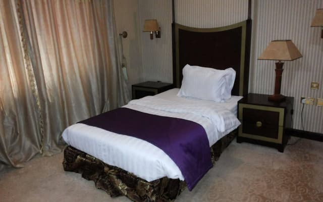 Tourist Hotel - photo 3