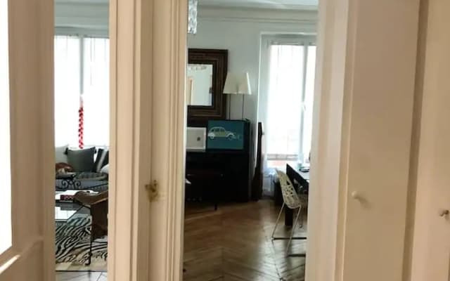 Apartment with One Bedroom in Paris, with Wonderful City View And Wifi - photo 4
