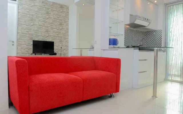 2BR Comfy Bassura City Apartment - photo 4