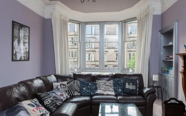 Stylish 3 Bedroom Flat - photo 2
