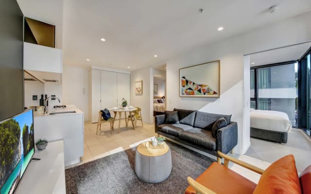 A Modern 2Br Apt Near Crown & Southern Cross - photo 5