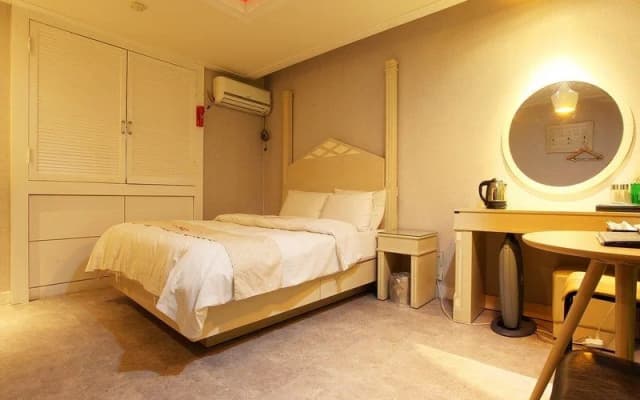 Donkey Hotel - photo 2