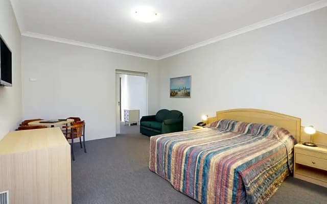 Gateway Motel Vineyard - photo 2
