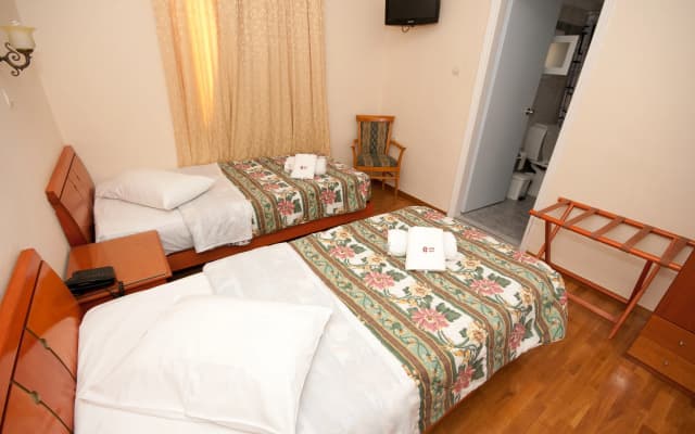 Cecil Hotel - photo 4