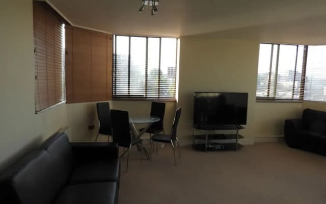 Acacia Road Apartment - photo 4