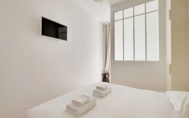 Elegant Apartment -2br/6p - Pere Lachaise - photo 2