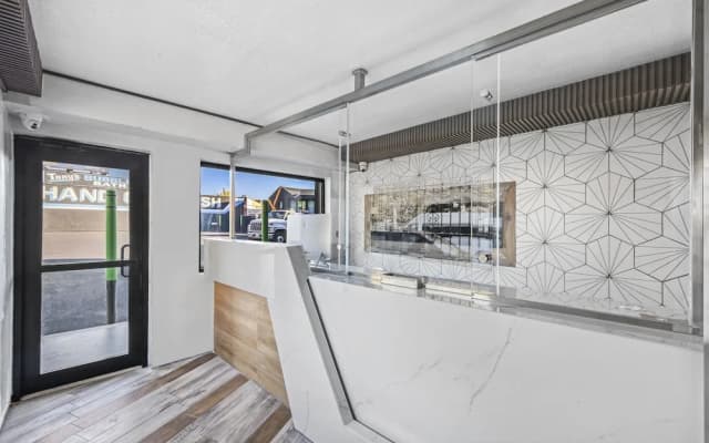 Hotel Opus Bronx - photo 5