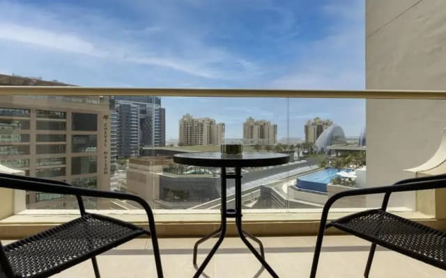 Luxe 1BR w Palm Skyline View Easy Mall Access - photo 4