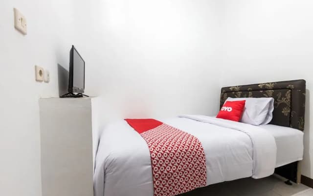 OYO 1598 Feby Inn Near RS Gandaria - photo 5
