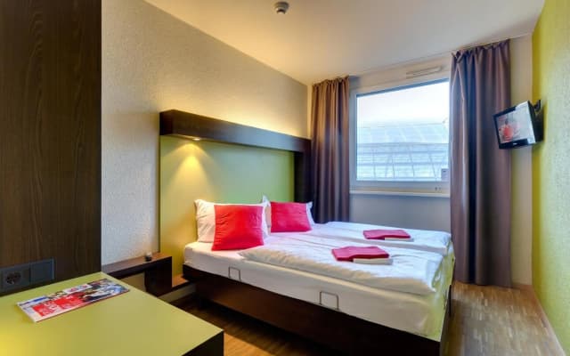 MEININGER Hotel Berlin Hauptbahnhof - photo 3