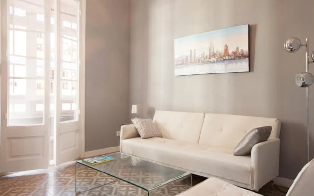 SOFIA 4 · Sofía's Gallery & Bath · Well Priced 6 Pax Spacious Home in Eixample - photo 5