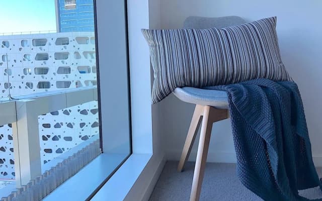 Modern Docklands Apartment in CBD - photo 2