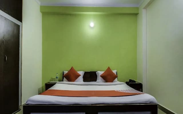 OYO 16993 Royal Blue - photo 4