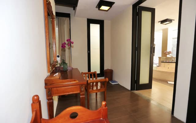 The Sanyas Suite - photo 4