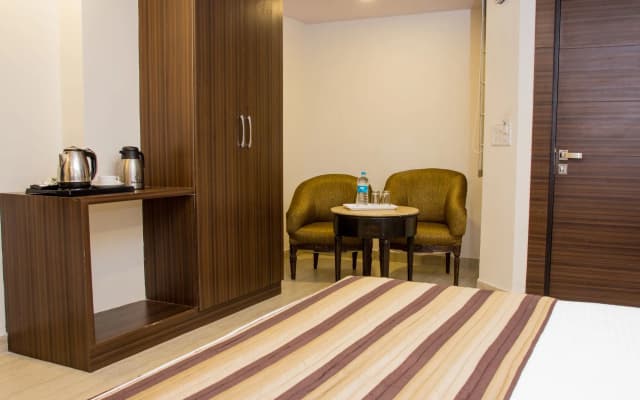 Hotel Pawan Plaza - Near BLK and Ganga Ram Hospital - Karol Bagh - photo 3