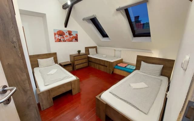 Black Sheep Budapest Hostel - photo 3