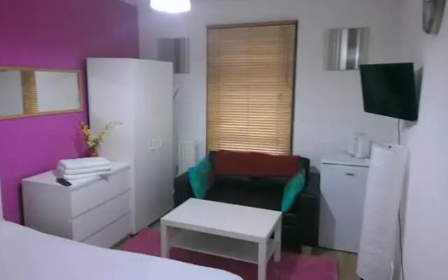 Manor Apartments - photo 2