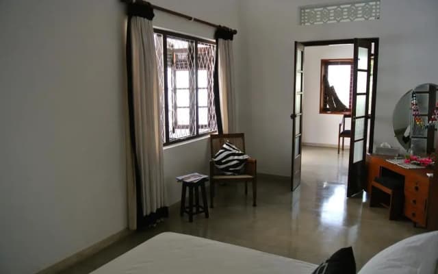 "27" Spathodea- Oasis in the City - photo 3