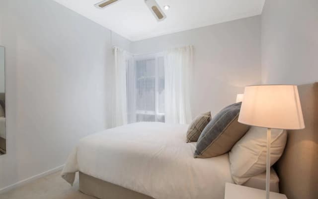 Greenwich Garden Apartment - photo 4