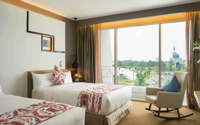 Mövenpick Hotel & Convention Centre KLIA - photo 3